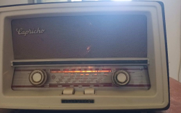 Radio a Válvulas Telefunken Capricho 222 – Clásico de 1960